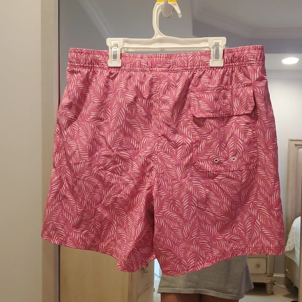 Vineyard Vines Pink Palms 7